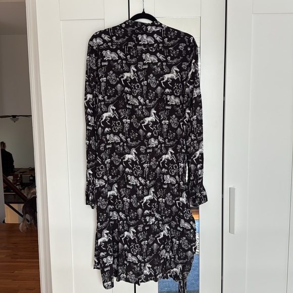 Selling a very cute button down dress! Fun print! - Picture 5 of 6